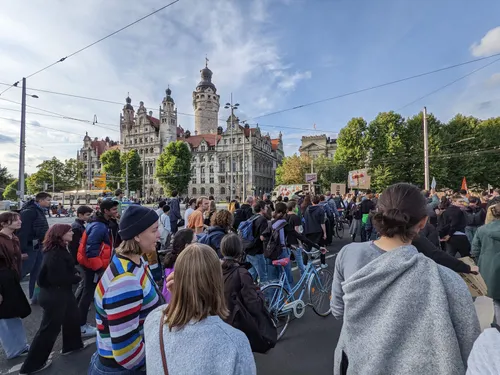 Demonstrationszug am Neuen Rathaus