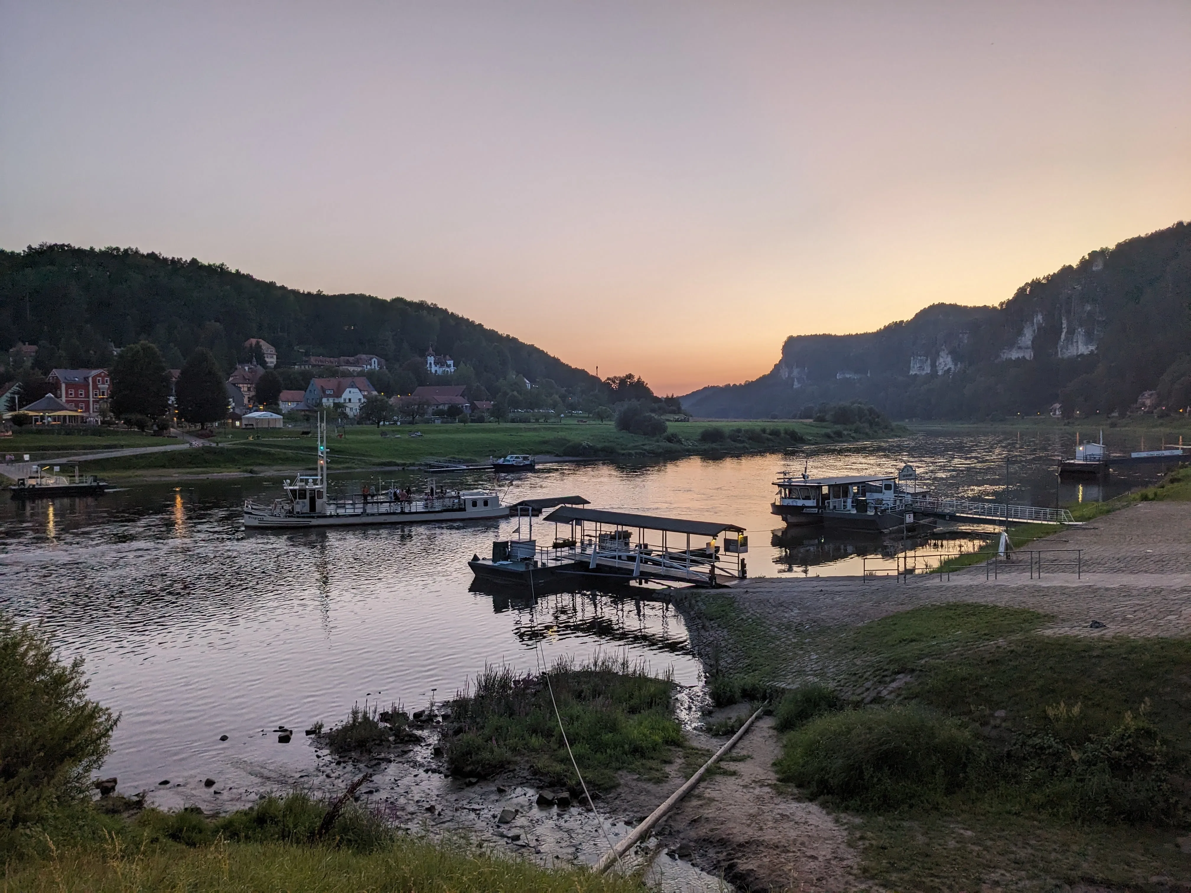 Abendstimmung mit Fähre