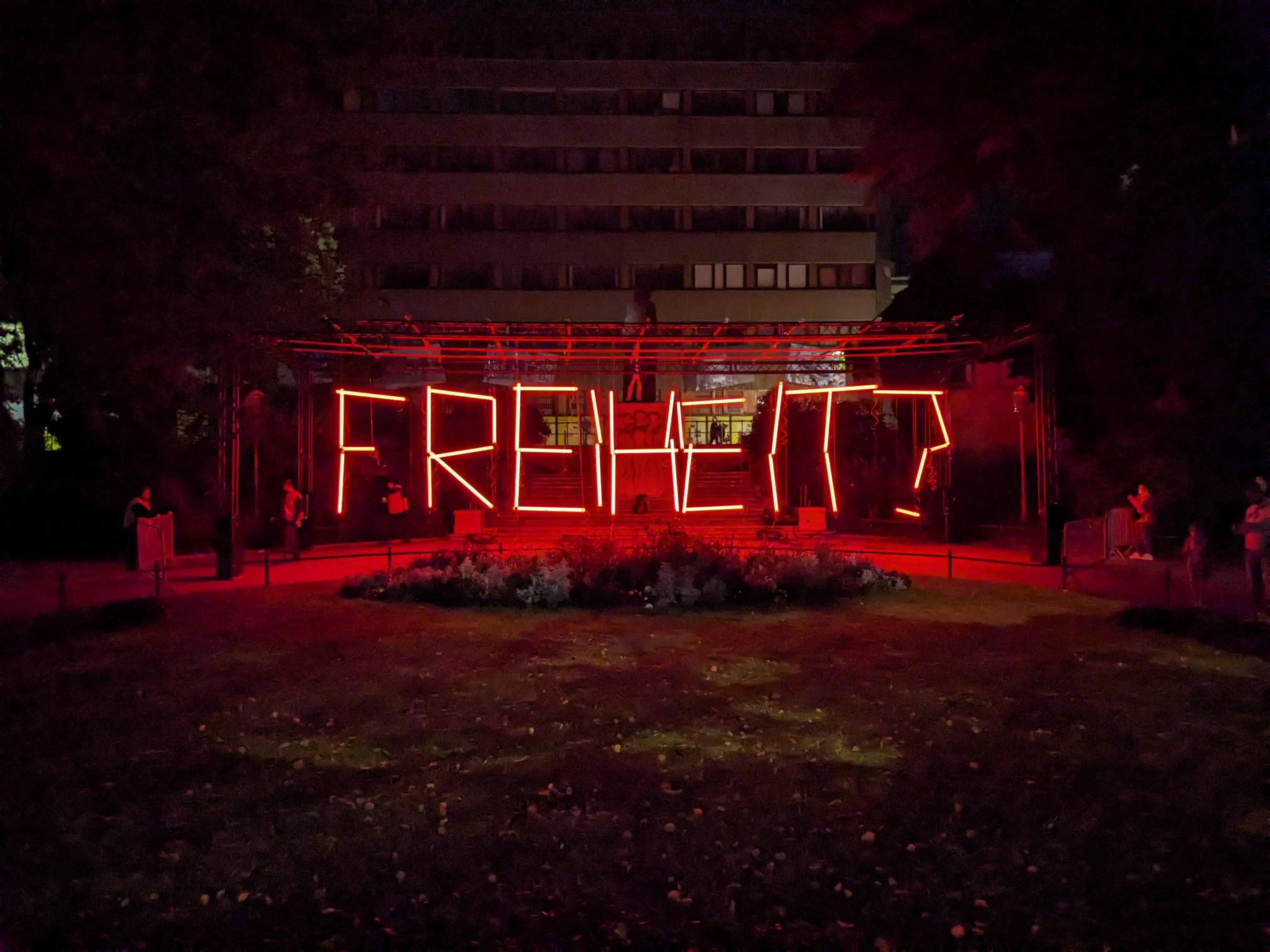 Freiheit aus Lichtstäben