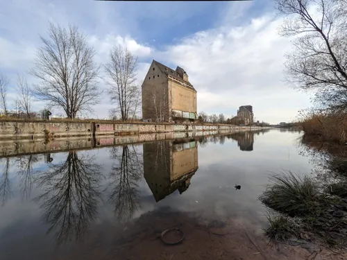 Speicherhäuser am Lindenauer Hafen