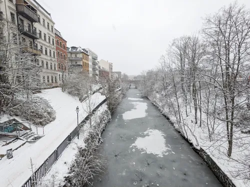 Vereister Karl-Heine-Kanal in Leipzig