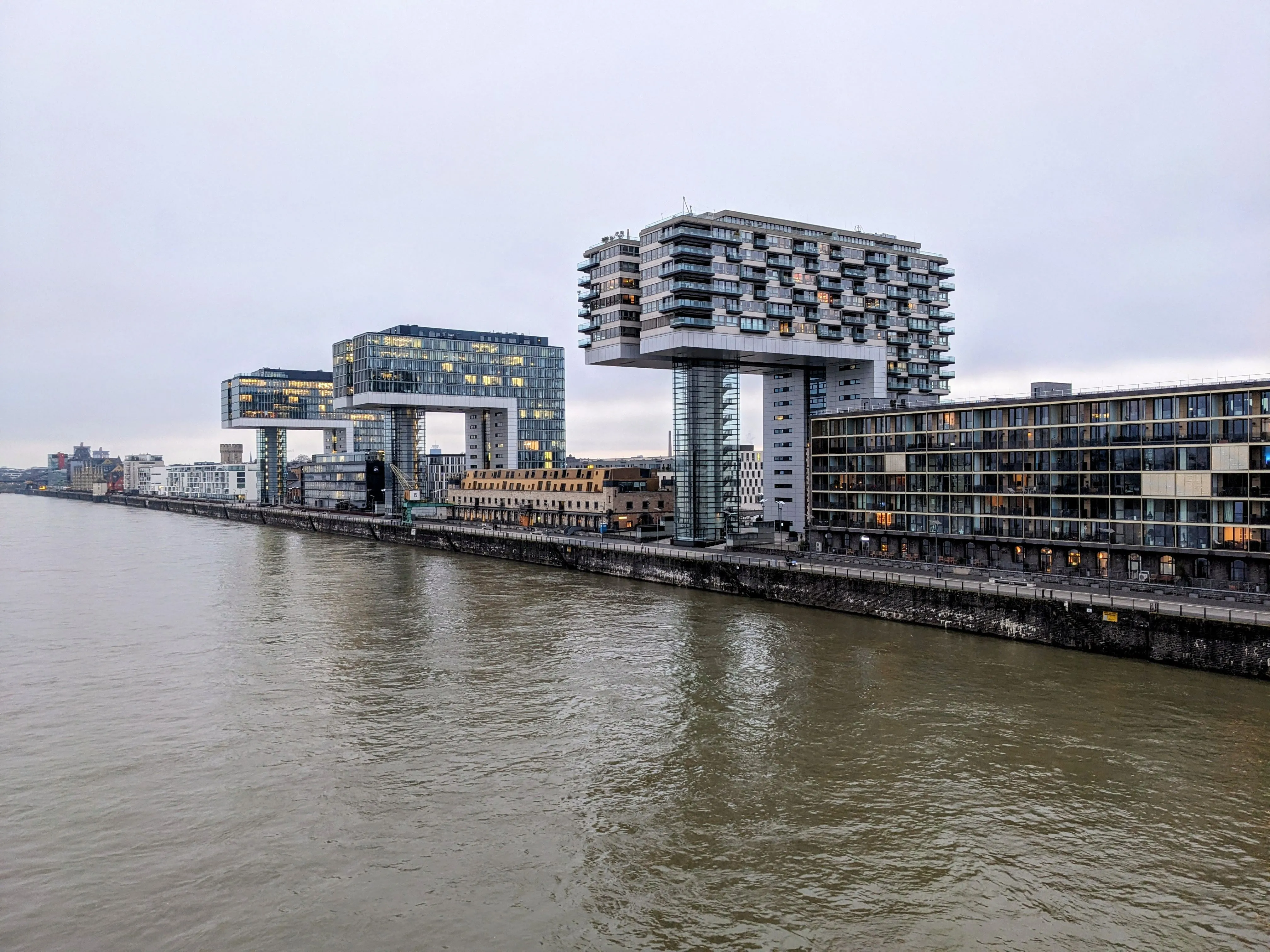 Moderne Häuser am Rheinauhafen