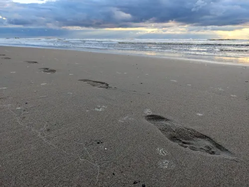 Fußspuren im Sandstrand