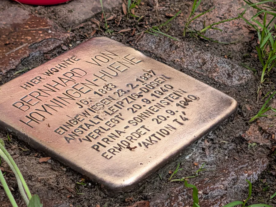 Gedenkstein für Bernhard von Hoyningen-Huehne
