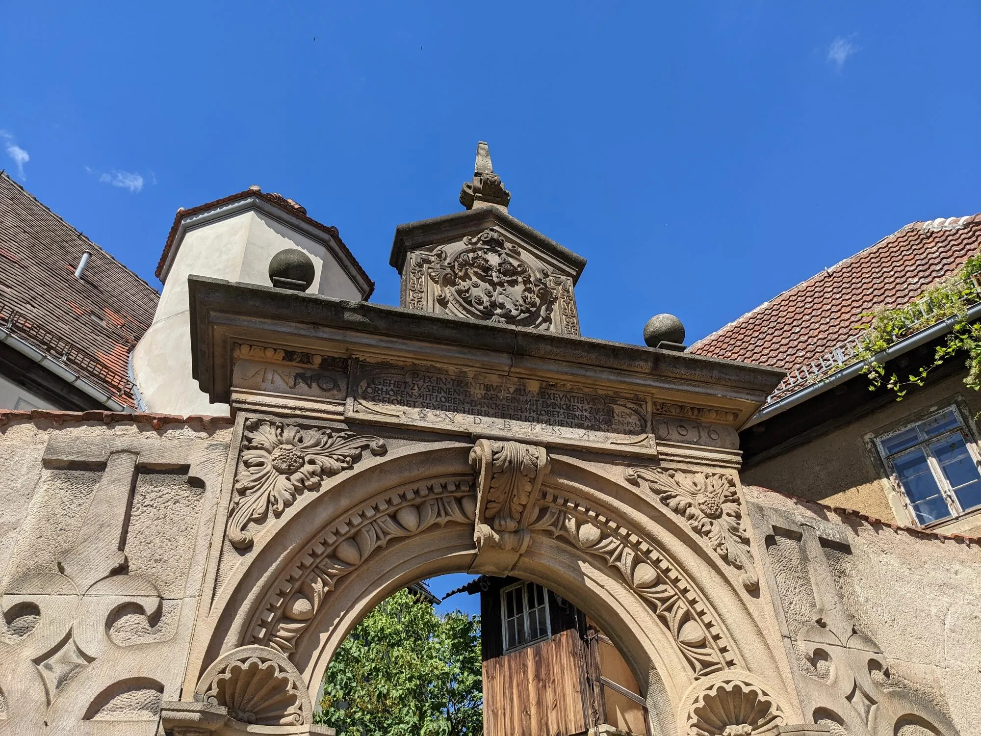 Eingangstor zum Jahnaischen Hof