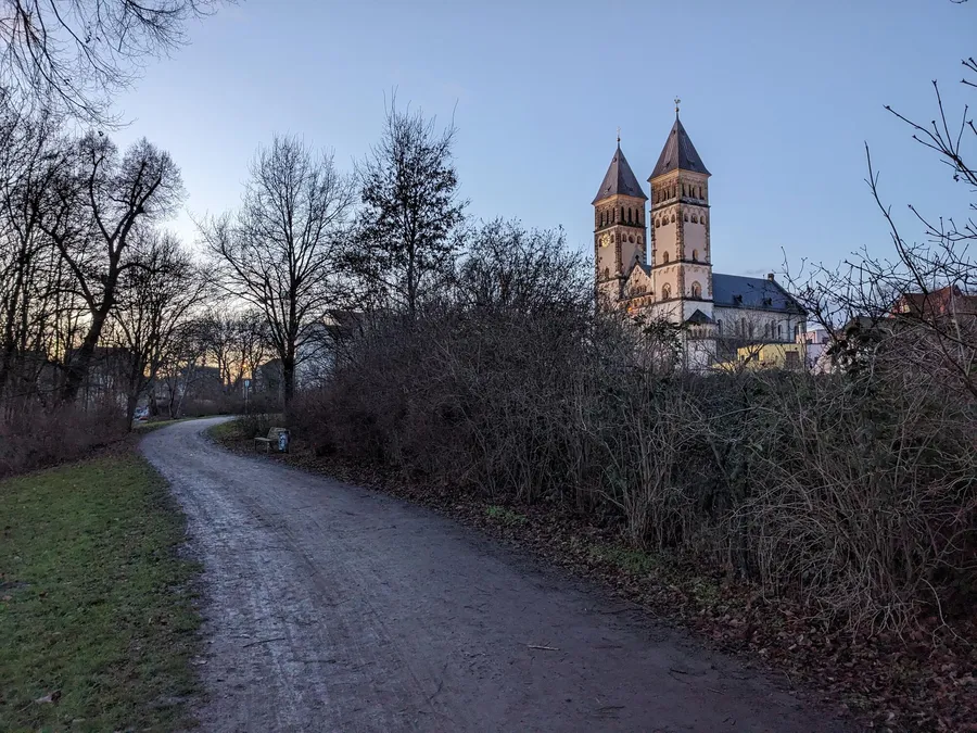 Taborkirche am Rande des Volkparks Kleinzschocher