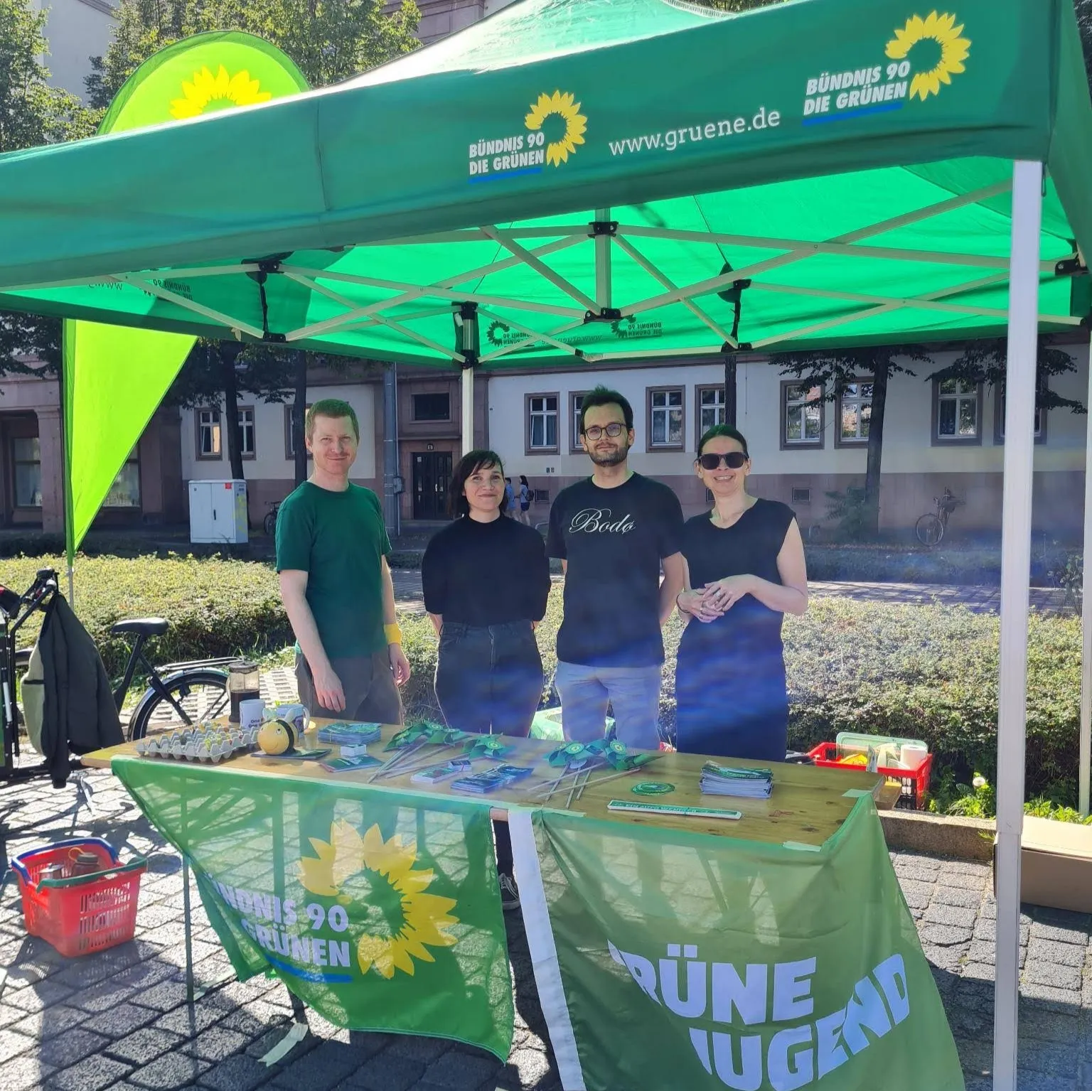 Grüne Mitglieder an der Windmühlenstraße