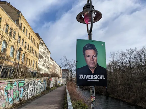 Wahlkampfplakat mit Robert Habeck und Zuversicht